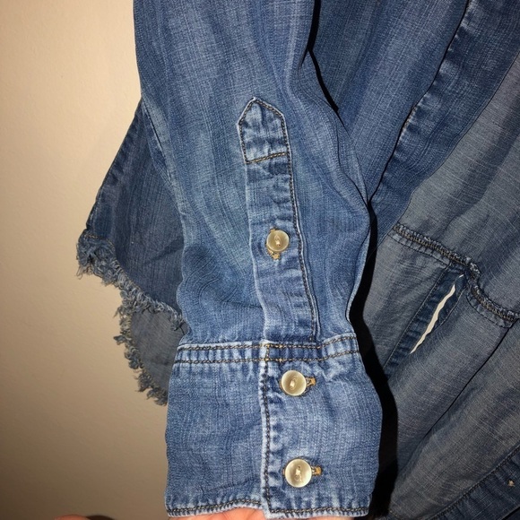 Anthropologie Cloth & Stone Split Back Chambray Button Down Blue Size Medium - Picture 5 of 11